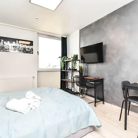 Easy Rent Apartments- Smart 705, 24h Check-in